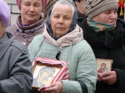 Пресвятая Богородице, моли Бога о нас ! В день празднования иконе Божией Матери «Казанская» по улицам города Новозыбкова прошел Крестный ход и совершена сугубая молитва о народном единстве