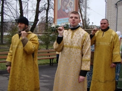 Пресвятая Богородице, моли Бога о нас ! В день празднования иконе Божией Матери «Казанская» по улицам города Новозыбкова прошел Крестный ход и совершена сугубая молитва о народном единстве