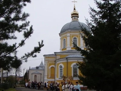 Пресвятая Богородице, моли Бога о нас ! В день празднования иконе Божией Матери «Казанская» по улицам города Новозыбкова прошел Крестный ход и совершена сугубая молитва о народном единстве