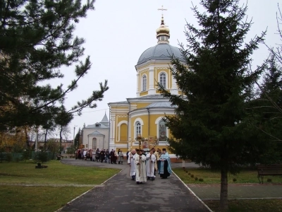 Пресвятая Богородице, моли Бога о нас ! В день празднования иконе Божией Матери «Казанская» по улицам города Новозыбкова прошел Крестный ход и совершена сугубая молитва о народном единстве