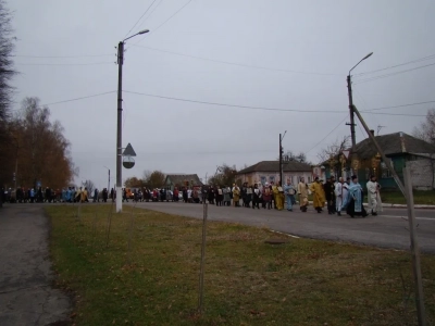 Пресвятая Богородице, моли Бога о нас ! В день празднования иконе Божией Матери «Казанская» по улицам города Новозыбкова прошел Крестный ход и совершена сугубая молитва о народном единстве