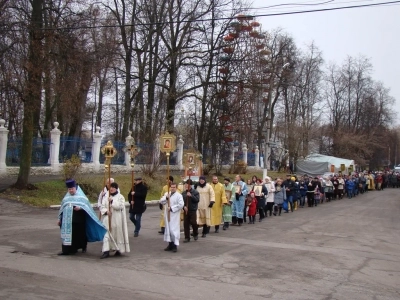 Пресвятая Богородице, моли Бога о нас ! В день празднования иконе Божией Матери «Казанская» по улицам города Новозыбкова прошел Крестный ход и совершена сугубая молитва о народном единстве