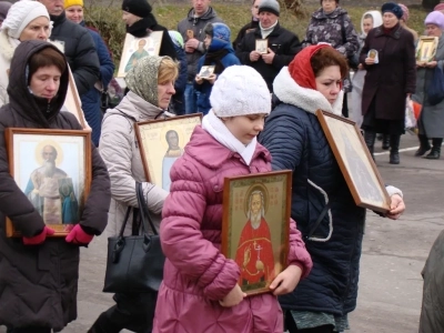 Пресвятая Богородице, моли Бога о нас ! В день празднования иконе Божией Матери «Казанская» по улицам города Новозыбкова прошел Крестный ход и совершена сугубая молитва о народном единстве