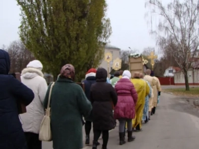 Пресвятая Богородице, моли Бога о нас ! В день празднования иконе Божией Матери «Казанская» по улицам города Новозыбкова прошел Крестный ход и совершена сугубая молитва о народном единстве