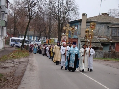 Пресвятая Богородице, моли Бога о нас ! В день празднования иконе Божией Матери «Казанская» по улицам города Новозыбкова прошел Крестный ход и совершена сугубая молитва о народном единстве