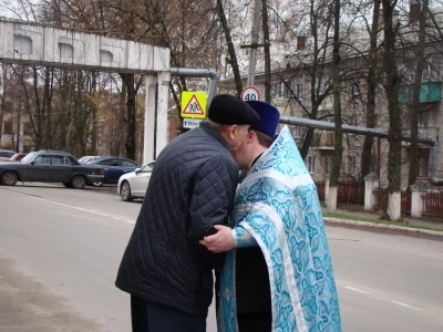 Пресвятая Богородице, моли Бога о нас ! В день празднования иконе Божией Матери «Казанская» по улицам города Новозыбкова прошел Крестный ход и совершена сугубая молитва о народном единстве