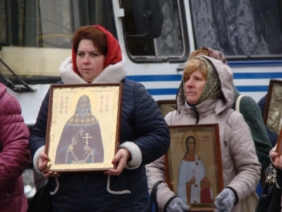 Пресвятая Богородице, моли Бога о нас ! В день празднования иконе Божией Матери «Казанская» по улицам города Новозыбкова прошел Крестный ход и совершена сугубая молитва о народном единстве