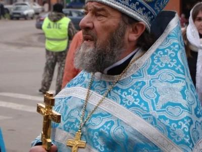 Пресвятая Богородице, моли Бога о нас ! В день празднования иконе Божией Матери «Казанская» по улицам города Новозыбкова прошел Крестный ход и совершена сугубая молитва о народном единстве