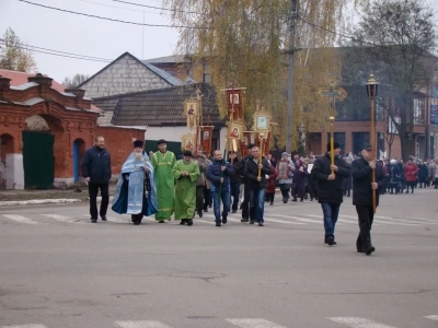 Пресвятая Богородице, моли Бога о нас ! В день празднования иконе Божией Матери «Казанская» по улицам города Новозыбкова прошел Крестный ход и совершена сугубая молитва о народном единстве