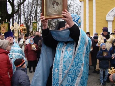 Пресвятая Богородице, моли Бога о нас ! В день празднования иконе Божией Матери «Казанская» по улицам города Новозыбкова прошел Крестный ход и совершена сугубая молитва о народном единстве