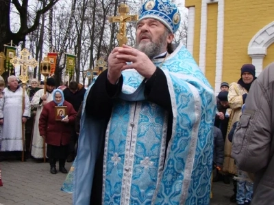 Пресвятая Богородице, моли Бога о нас ! В день празднования иконе Божией Матери «Казанская» по улицам города Новозыбкова прошел Крестный ход и совершена сугубая молитва о народном единстве