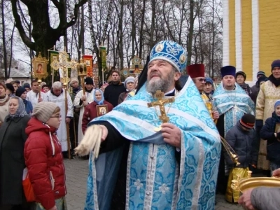 Пресвятая Богородице, моли Бога о нас ! В день празднования иконе Божией Матери «Казанская» по улицам города Новозыбкова прошел Крестный ход и совершена сугубая молитва о народном единстве