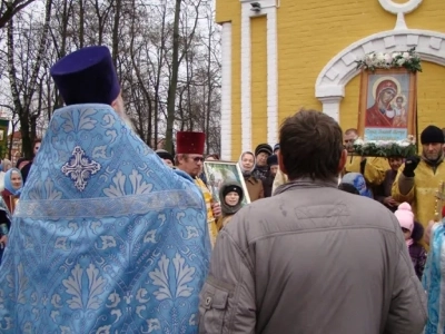 Пресвятая Богородице, моли Бога о нас ! В день празднования иконе Божией Матери «Казанская» по улицам города Новозыбкова прошел Крестный ход и совершена сугубая молитва о народном единстве