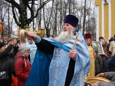 Пресвятая Богородице, моли Бога о нас ! В день празднования иконе Божией Матери «Казанская» по улицам города Новозыбкова прошел Крестный ход и совершена сугубая молитва о народном единстве