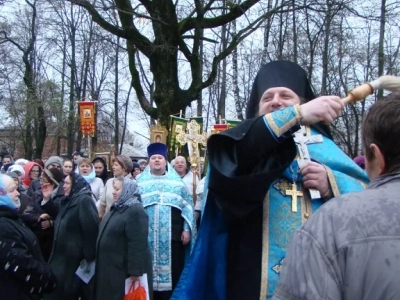 Пресвятая Богородице, моли Бога о нас ! В день празднования иконе Божией Матери «Казанская» по улицам города Новозыбкова прошел Крестный ход и совершена сугубая молитва о народном единстве