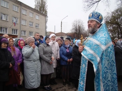 Пресвятая Богородице, моли Бога о нас ! В день празднования иконе Божией Матери «Казанская» по улицам города Новозыбкова прошел Крестный ход и совершена сугубая молитва о народном единстве