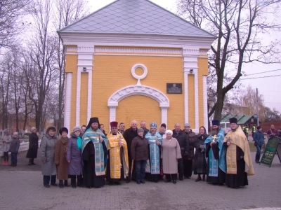 Пресвятая Богородице, моли Бога о нас ! В день празднования иконе Божией Матери «Казанская» по улицам города Новозыбкова прошел Крестный ход и совершена сугубая молитва о народном единстве