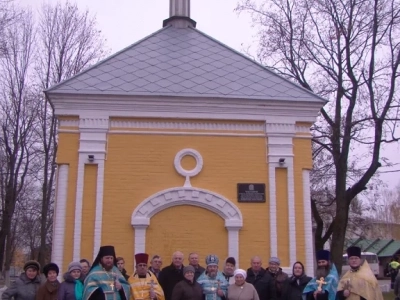 Пресвятая Богородице, моли Бога о нас ! В день празднования иконе Божией Матери «Казанская» по улицам города Новозыбкова прошел Крестный ход и совершена сугубая молитва о народном единстве