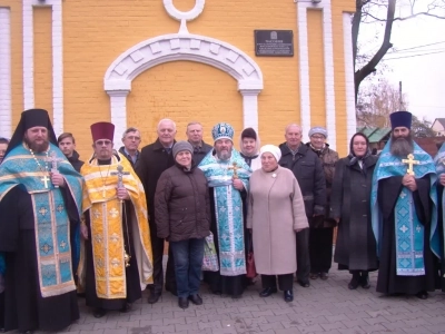 Пресвятая Богородице, моли Бога о нас ! В день празднования иконе Божией Матери «Казанская» по улицам города Новозыбкова прошел Крестный ход и совершена сугубая молитва о народном единстве