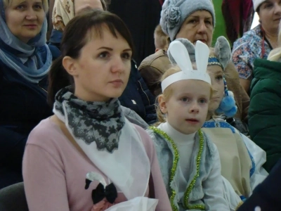 ПОКРОВСКИЕ ВСТРЕЧИ. Воспитанники Воскресных школ храмов города Новозыбкова поздравили духовенство, прихожан и всех жителей города Новозыбкова с праздником Покрова Пресвятой Богородицы