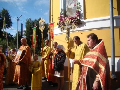 Святый Архистратиже Божий Михаиле, моли Бога о нас ! Епископ Клинцовский и Трубчевский Владимир возглавил торжества в день Престольного праздники храма в честь чуда Архистратига Михаила в Хонех города Новозыбкова