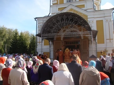 Святый Архистратиже Божий Михаиле, моли Бога о нас ! Епископ Клинцовский и Трубчевский Владимир возглавил торжества в день Престольного праздники храма в честь чуда Архистратига Михаила в Хонех города Новозыбкова