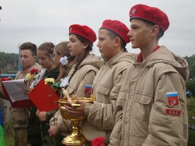 Имена ваши неизвестны, но память ваша вечна ! В преддверии дня Освобождения Брянщины от немецко-фашистских захватчиков, в селе Старые Бобовичи, собором священников Новозыбковского благочиния, совершена панихида у братских могил воинов-освободителей