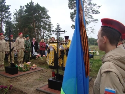 Имена ваши неизвестны, но память ваша вечна ! В преддверии дня Освобождения Брянщины от немецко-фашистских захватчиков, в селе Старые Бобовичи, собором священников Новозыбковского благочиния, совершена панихида у братских могил воинов-освободителей