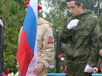 Имена ваши неизвестны, но память ваша вечна ! В преддверии дня Освобождения Брянщины от немецко-фашистских захватчиков, в селе Старые Бобовичи, собором священников Новозыбковского благочиния, совершена панихида у братских могил воинов-освободителей