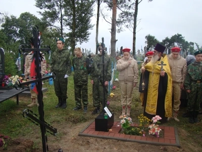 Имена ваши неизвестны, но память ваша вечна ! В преддверии дня Освобождения Брянщины от немецко-фашистских захватчиков, в селе Старые Бобовичи, собором священников Новозыбковского благочиния, совершена панихида у братских могил воинов-освободителей