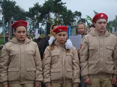 Имена ваши неизвестны, но память ваша вечна ! В преддверии дня Освобождения Брянщины от немецко-фашистских захватчиков, в селе Старые Бобовичи, собором священников Новозыбковского благочиния, совершена панихида у братских могил воинов-освободителей