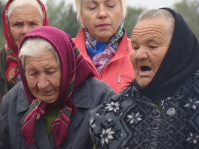 Имена ваши неизвестны, но память ваша вечна ! В преддверии дня Освобождения Брянщины от немецко-фашистских захватчиков, в селе Старые Бобовичи, собором священников Новозыбковского благочиния, совершена панихида у братских могил воинов-освободителей