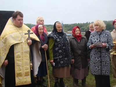 Имена ваши неизвестны, но память ваша вечна ! В преддверии дня Освобождения Брянщины от немецко-фашистских захватчиков, в селе Старые Бобовичи, собором священников Новозыбковского благочиния, совершена панихида у братских могил воинов-освободителей