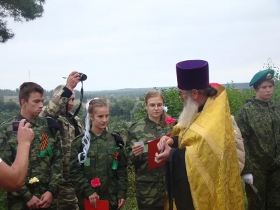 Имена ваши неизвестны, но память ваша вечна ! В преддверии дня Освобождения Брянщины от немецко-фашистских захватчиков, в селе Старые Бобовичи, собором священников Новозыбковского благочиния, совершена панихида у братских могил воинов-освободителей