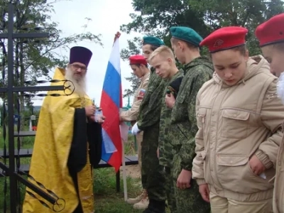 Имена ваши неизвестны, но память ваша вечна ! В преддверии дня Освобождения Брянщины от немецко-фашистских захватчиков, в селе Старые Бобовичи, собором священников Новозыбковского благочиния, совершена панихида у братских могил воинов-освободителей