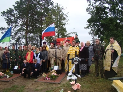 Имена ваши неизвестны, но память ваша вечна ! В преддверии дня Освобождения Брянщины от немецко-фашистских захватчиков, в селе Старые Бобовичи, собором священников Новозыбковского благочиния, совершена панихида у братских могил воинов-освободителей