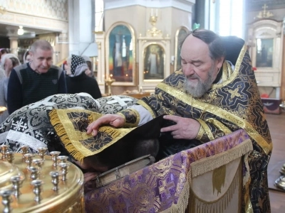 В среду Седмицы Крестопоклонной Великого поста директор, педагоги и студенты Новозыбковского филиала ГАПОУ «БТЭиР имени Героя Советского Союза М.А. Афанасьева» посетили храм в честь Чуда Архистратига Михаила в Хонех города Новозыбкова