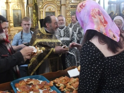 В среду Седмицы Крестопоклонной Великого поста директор, педагоги и студенты Новозыбковского филиала ГАПОУ «БТЭиР имени Героя Советского Союза М.А. Афанасьева» посетили храм в честь Чуда Архистратига Михаила в Хонех города Новозыбкова