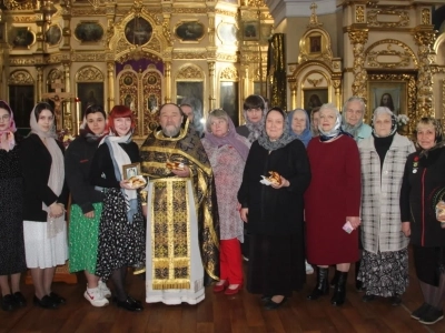 В среду Седмицы Крестопоклонной Великого поста директор, педагоги и студенты Новозыбковского филиала ГАПОУ «БТЭиР имени Героя Советского Союза М.А. Афанасьева» посетили храм в честь Чуда Архистратига Михаила в Хонех города Новозыбкова