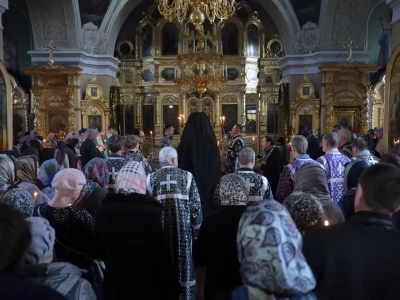 Архиерейское богослужение в храме в честь Чуда Архистратига Михаила в Хонех в Новозыбкове в среду первой седмицы Великого поста: повечерие с чтением Великого канона преподобного Андрея Критского