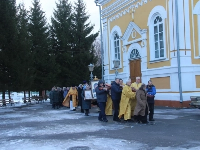 Христиане города Новозыбкова вновь поклонились святыне - копии Небоявленного Животворящего Креста Господня (Годеновский Крест)