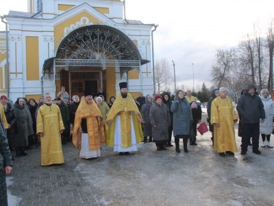 Христиане города Новозыбкова вновь поклонились святыне - копии Небоявленного Животворящего Креста Господня (Годеновский Крест)