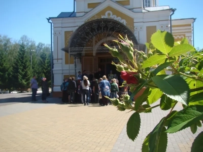 «Не запрещайте детям приходить ко Мне, ибо таковых есть Царствие Божие» (Мк. 10: 14). Воспитанники летних школьных лагерей города Новозыбкова посетили храм