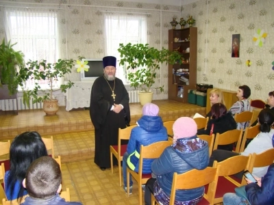 Социальное служение в Новозыбковском благочинии - акция «Семья в семье»: Встреча семей, состоящих на межведомственном учёте со священником