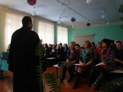 В пгт Красная гора священнослужители Новозыбковского благочиния приняли участие в круглом столе «Здоровье физическое и духовное: что важнее»?