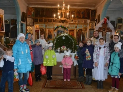 Прихожане храма святых Первоверховных апостолов Петра и Павла села Добродеевка встретили Рождество Христово