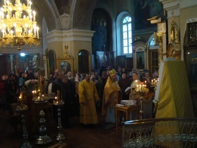 Прихожане и духовенство храмов Новозыбковского благочиния Клинцовской Епархии начали Новый 2017-й год с молитвы