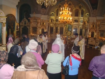 Собором духовенства Новозыбковского благочиния совершена Вселенская панихида об упокоении погибших в авиакатастрофе на Черным морем. Собрание духовенства благочиния