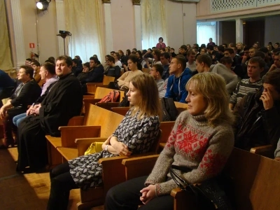 Честь, подвиг, доблесть! В День призывника священник встретился с военнообязанными студентами педагогического и медицинского колледжей города Новозыбкова