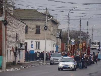 День народного единства в г. Новозыбкове ознаменован общим Крестным ходом прихожан всех православных храмов благочиния